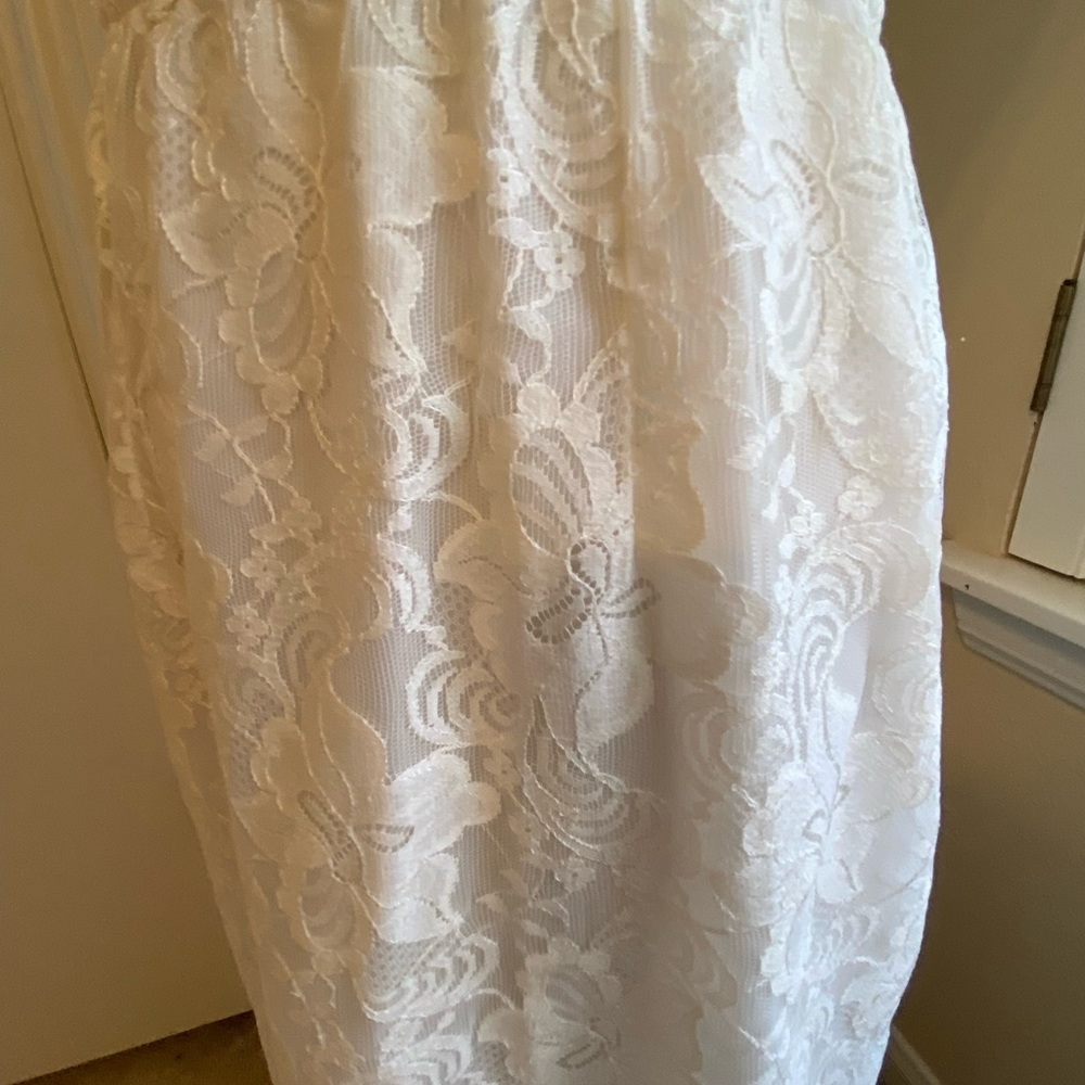 VINTAGE LACE HALF SLIP. Carefully stored & in amazing condition. Size Small